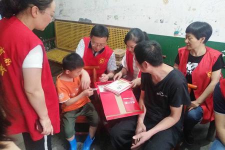 局机关志愿者：关爱留守儿童 我们在行动！