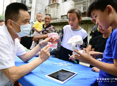 省金山街道太古山社区开展“爱牙护齿 从正确刷牙做起”活动