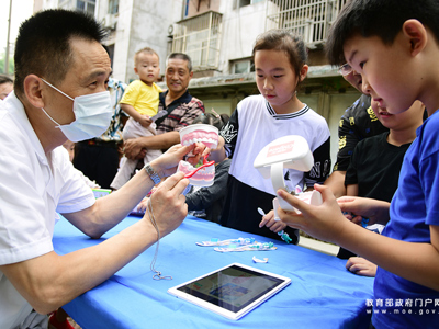 省金山街道太古山社区开展“爱牙护齿 从正确刷牙做起”活动