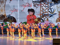 哈比特艺术团精彩亮相区“六·一”文艺汇演