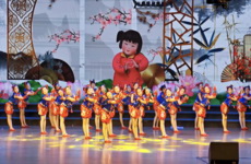 哈比特艺术团精彩亮相区“六·一”文艺汇演