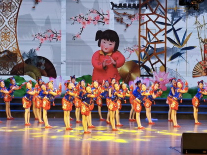 哈比特艺术团精彩亮相区“六·一”文艺汇演